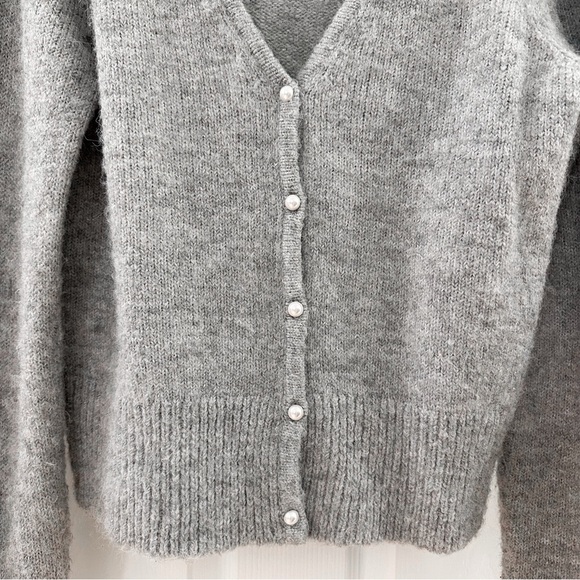 Old Navy Cozy Cardigan Sweater V Neck Pearl Button light Gray sz Medium Tall - Picture 4 of 7